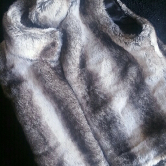 Capelli of New York faux fur vest - Picture 3 of 5